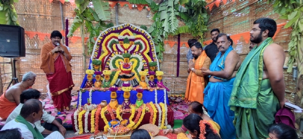 ಬಳ್ಳಾರಿಯಲ್ಲಿ ಮಹಾ ವರುಣ ಯಾಗ: ಉತ್ತಮ ಮಳೆ, ಸಂವೃದ್ಧಿಗಾಗಿ ಪೂಜೆ ಬಳ್ಳಾರಿಯಲ್ಲಿ ಮಹಾ ವರುಣ ಯಾಗ: ಉತ್ತಮ ಮಳೆ, ಸಂವೃದ್ಧಿಗಾಗಿ ಪೂಜೆ