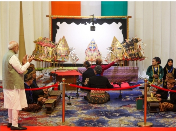 ಇಂಡೋನೇಷ್ಯಾದಲ್ಲಿ ರಾಮಾಯಣದ ಬೊಂಬೆಯಾಟ ವೀಕ್ಷಿಸಿದ ಪ್ರಧಾನಿ ಮೋದಿ