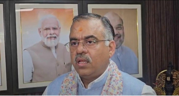ತರುಣ್ ಚುಗ್ ಸಂಗ್ರಹ ಚಿತ್ರ ತರುಣ್ ಚುಗ್ ಸಂಗ್ರಹ ಚಿತ್ರ