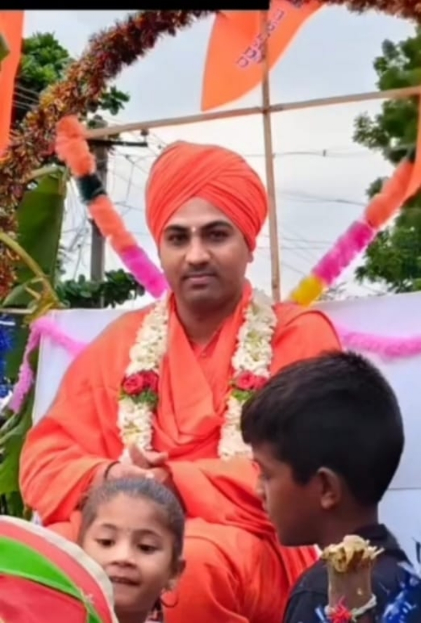 ಪ್ರತಿಯೊಬ್ಬರೂ ಋಣ ಸಂದಾಯ ಮಾಡಲೇಬೇಕು : ಕೊಟ್ಟೂರು ಬಸವಲಿಂಗ ಮಹಾಸ್ವಾಮಿಗಳು ಪ್ರತಿಯೊಬ್ಬರೂ ಋಣ ಸಂದಾಯ ಮಾಡಲೇಬೇಕು : ಕೊಟ್ಟೂರು ಬಸವಲಿಂಗ ಮಹಾಸ್ವಾಮಿಗಳು
