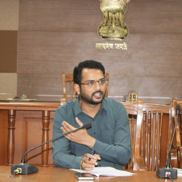ಭಾಷಾ ಅಧಿನಿಯಮ : ಶೇ.60 ರಷ್ಟು ಕನ್ನಡ ಕಡ್ಡಾಯ: ಅಪರ ಜಿಲ್ಲಾಧಿಕಾರಿ ಸಿದ್ರಾಮೇಶ್ವರ ಭಾಷಾ ಅಧಿನಿಯಮ : ಶೇ.60 ರಷ್ಟು ಕನ್ನಡ ಕಡ್ಡಾಯ: ಅಪರ ಜಿಲ್ಲಾಧಿಕಾರಿ ಸಿದ್ರಾಮೇಶ್ವರ
