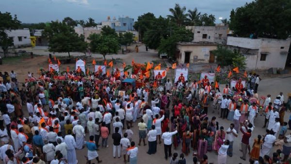 ಪ್ರತಿಯೊಬ್ಬರೂ ಋಣ ಸಂದಾಯ ಮಾಡಲೇಬೇಕು : ಕೊಟ್ಟೂರು ಬಸವಲಿಂಗ ಮಹಾಸ್ವಾಮಿಗಳು ಪ್ರತಿಯೊಬ್ಬರೂ ಋಣ ಸಂದಾಯ ಮಾಡಲೇಬೇಕು : ಕೊಟ್ಟೂರು ಬಸವಲಿಂಗ ಮಹಾಸ್ವಾಮಿಗಳು