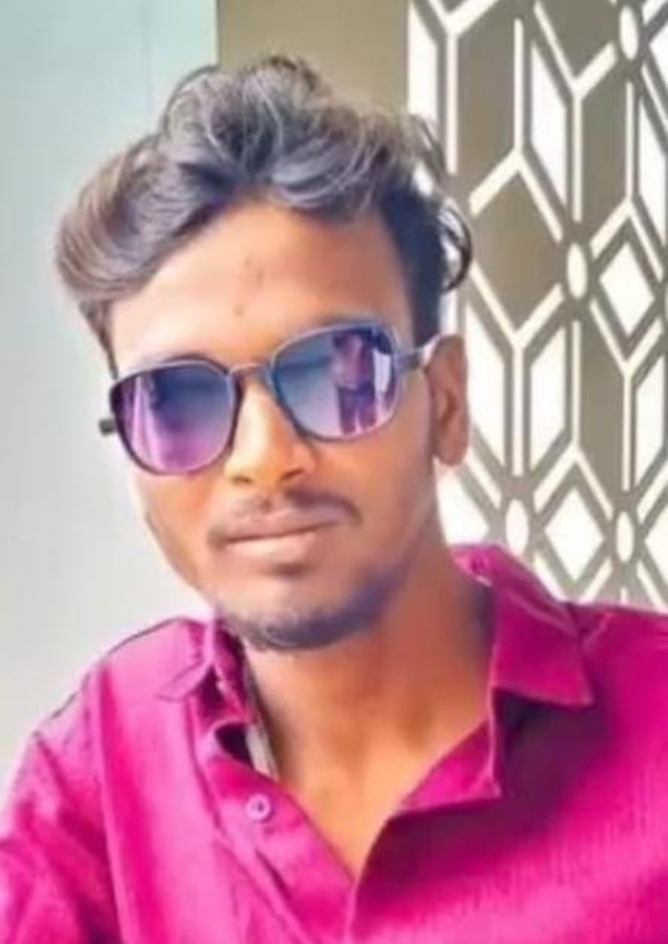 ವಿದ್ಯುತ್ ರಿವರ್ಸ್ ಪ್ರವಹಿಸಿ ; ಯುವಕ ಸಾವು ವಿದ್ಯುತ್ ರಿವರ್ಸ್ ಪ್ರವಹಿಸಿ ; ಯುವಕ ಸಾವು