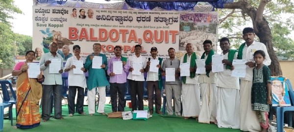 ಕೊಪ್ಪಳ : 14 ಕಾರ್ಖಾನೆಗಳ ಮುಚ್ಚುವಿಕೆ ವಿಳಂಬ ಏಕೆ: ಶಾಂತಯ್ಯ ಅಂಗಡಿ ಕೊಪ್ಪಳ : 14 ಕಾರ್ಖಾನೆಗಳ ಮುಚ್ಚುವಿಕೆ ವಿಳಂಬ ಏಕೆ: ಶಾಂತಯ್ಯ ಅಂಗಡಿ