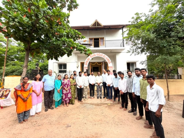 ಬಳ್ಳಾರಿ : ಎಬಿವಿಪಿ ಧ್ವಜಾರೋಹಣ ಬಳ್ಳಾರಿ : ಎಬಿವಿಪಿ ಧ್ವಜಾರೋಹಣ