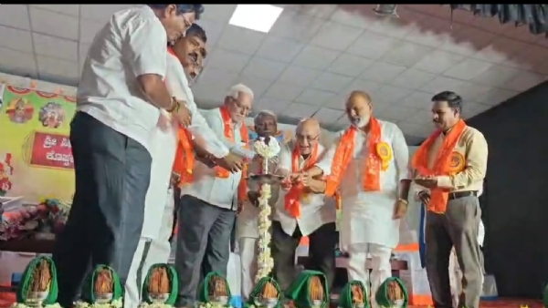 ಶಿವಸಿಂಪಿ ಸಮಾಜ ಬೇಡುವ ಸಮಾಜವಲ್ಲ : ಸಿ.ವಿ. ಚಂದ್ರಶೇಖರ್ ಶಿವಸಿಂಪಿ ಸಮಾಜ ಬೇಡುವ ಸಮಾಜವಲ್ಲ : ಸಿ.ವಿ. ಚಂದ್ರಶೇಖರ್