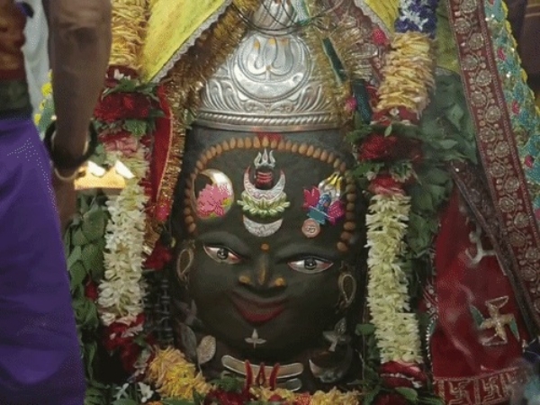 भस्म आरती में राजा स्वरूप में सजे बाबा महाकाल