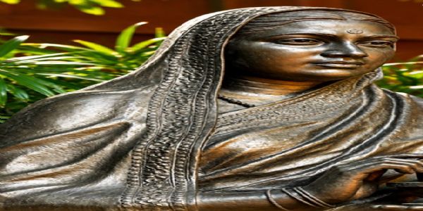 ಅಹಲ್ಯಾಬಾಯಿ ಹೋಳ್ಕರ್ ಪುಣ್ಯತಿಥಿ: ಲೋಕಸಭಾ ಸ್ಪೀಕರ್, ಸೇರಿದಂತೆ ಗಣ್ಯರಿಂದ ಗೌರವ ನಮನ