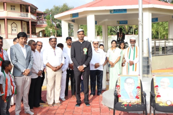 ಜಿಲ್ಲಾಧಿಕಾರಿ