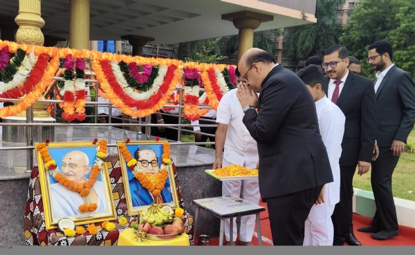 Koppal: Deputy Commissioner commemorates the sacrifices of freedom fighters