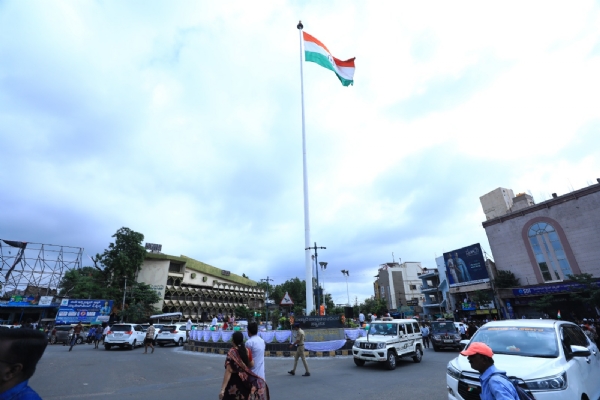 Bellary: Minister hoists 150-foot flag