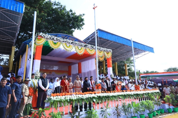 Bellary: Minister hoists 150-foot flag