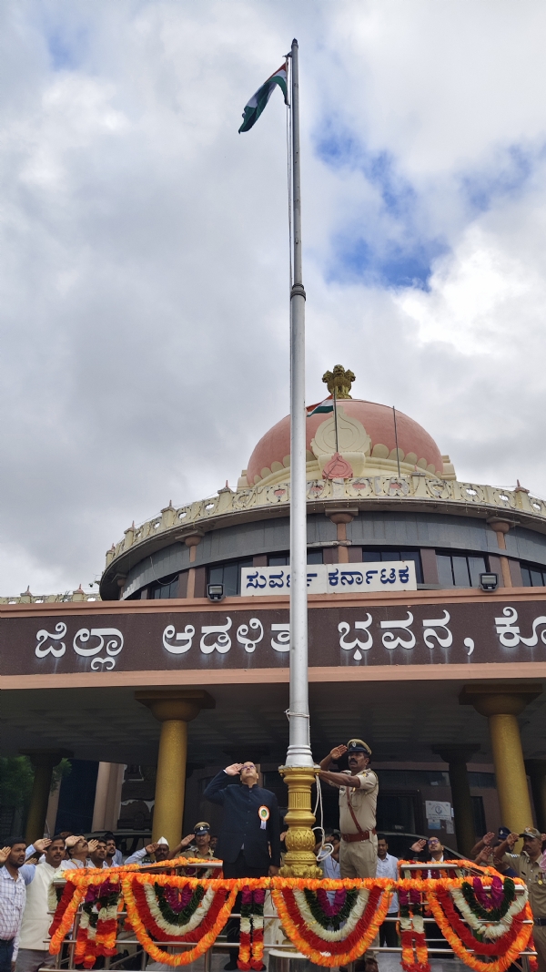 Koppal: Deputy Commissioner commemorates the sacrifices of freedom fighters