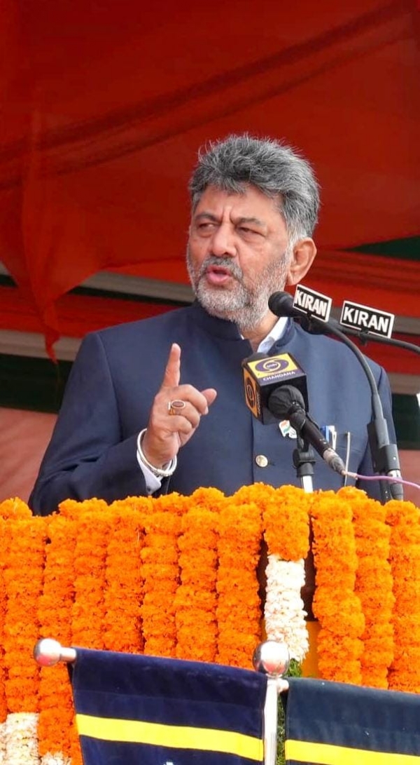 ಮಾಣಿಕ್ ಶಾ ಮೈದಾನದಲ್ಲಿ ಧ್ವಜಾರೋಹಣ ನೆರವೇರಿಸಿ ಮಾತನಾಡಿದ ಮುಖ್ಯಮಂತ್ರಿ ಡಿ.ಕೆ.ಶಿವಕುಮಾರ್