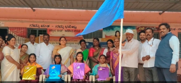ಕೋಲಾರ ತಾಲ್ಲೂಕಿನ ಬೆಗ್ಲಿಹೊಸಹಳ್ಳಿಯಲ್ಲಿ ಈನೆಲ ಈಜಲ ಕಲೆ ಮತ್ತು ಸಾಂಸ್ಕೃತಿಕ ಸಂಸ್ಥೆ ವತಿಯಿಂದ ನಡೆದ ಜಾನಪದ ಸಂಭ್ರಮ ಕಾರ್ಯಕ್ರಮದಲ್ಲಿ ಎಸ್.ಎಸ್.ಎಲ್.ಸಿ.ಯಲ್ಲಿ ಅತಿಹೆಚ್ಚು ಅಂಕಗಳನ್ನು ಗಳಿಸಿದ ವಿದ್ಯಾರ್ಥಿಗಳನ್ನು ಸನ್ಮಾನಿಸಲಾಯಿತು. ಕೋಲಾರ ತಾಲ್ಲೂಕಿನ ಬೆಗ್ಲಿಹೊಸಹಳ್ಳಿಯಲ್ಲಿ ಈನೆಲ ಈಜಲ ಕಲೆ ಮತ್ತು ಸಾಂಸ್ಕೃತಿಕ ಸಂಸ್ಥೆ ವತಿಯಿಂದ ನಡೆದ ಜಾನಪದ ಸಂಭ್ರಮ ಕಾರ್ಯಕ್ರಮದಲ್ಲಿ ಎಸ್.ಎಸ್.ಎಲ್.ಸಿ.ಯಲ್ಲಿ ಅತಿಹೆಚ್ಚು ಅಂಕಗಳನ್ನು ಗಳಿಸಿದ ವಿದ್ಯಾರ್ಥಿಗಳನ್ನು ಸನ್ಮಾನಿಸಲಾಯಿತು.