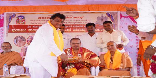 ಕಾಖಂಡಕಿಯಲ್ಲಿ ಹನುಮಾನ್ ದೇವಸ್ಥಾನದ ನೂತನ ಕಟ್ಟಡಕ್ಕೆ ಭೂಮಿ ಪೂಜೆ