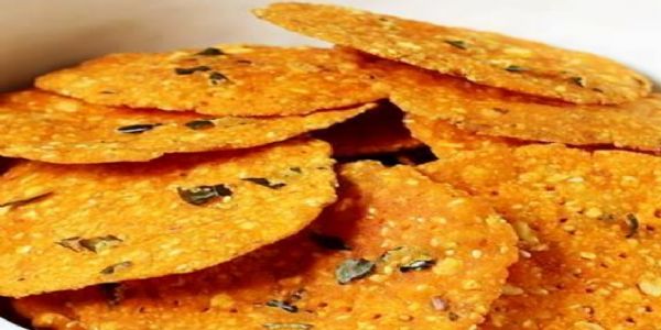 ಚಹಾದ ಜೊತೆ ಸವಿಯಲು ಸಾಂಪ್ರದಾಯಿಕ ನಿಪ್ಪಟ್ಟು