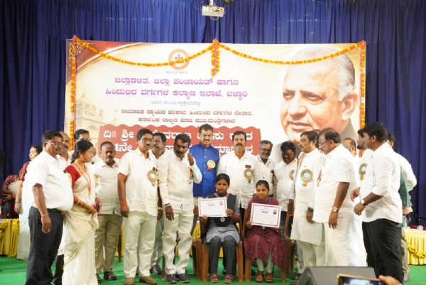 ಡಿ.ದೇವರಾಜ ಅರಸು ಅವರ ಸಾಮಾಜಿಕ ನ್ಯಾಯದ ಆಶಯ ಮೈಗೂಡಿಸಿಕೊಳ್ಳಿ: ಲಿಡ್ಕರ್ ಅಧ್ಯಕ್ಷ ಮುಂಡರಗಿ ನಾಗರಾಜ