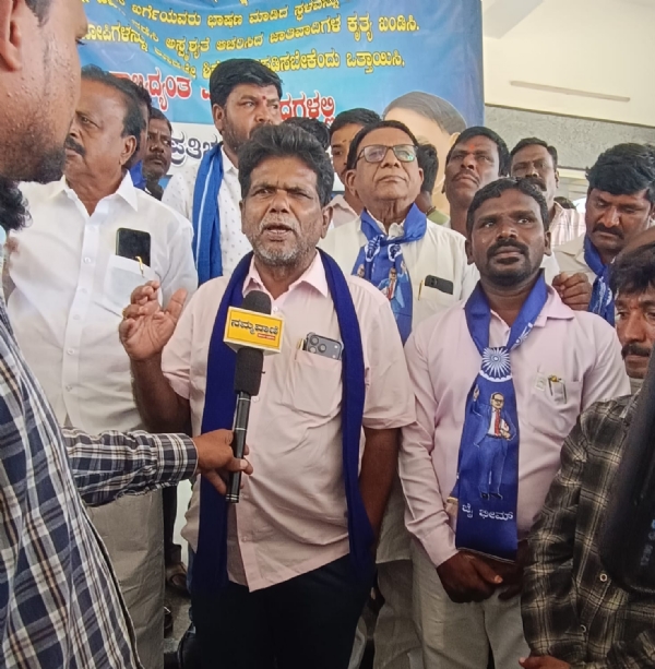 ಮಲ್ಲಿಕಾರ್ಜುನ ಖರ್ಗೆ ಅವರು ಭಾಷಣ ಮಾಡಿದ ಸ್ಥಳವನ್ನು ಶುದ್ಧಿಗೊಳಿಸಿದವರನ್ನು ಬಂಧಿಸಲು ಆಗ್ರಹ