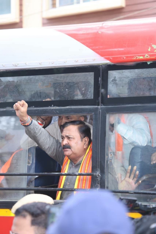 ಶಾಸಕ ಮಹೇಶ ಟೆಂಗಿನಕಾಯಿ