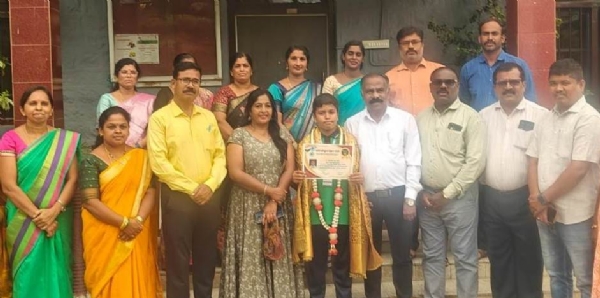 ಕೋಲಾರದಲ್ಲಿ ನಡೆದ ರಸಪ್ರಶ್ನೆ ಸ್ಪರ್ಧೆಯಲ್ಲಿ ವಿಜೇತರಾದ ವಿದ್ಯಾರ್ಥಿ ಸ್ವರೂಪ್ ರವರನ್ನು ಜ್ಞಾನ ವಿಜ್ಞಾನ ಸಮಿತಿಯಿಂದ ಅಭಿನಂದಿಸಲಾಯಿತು.