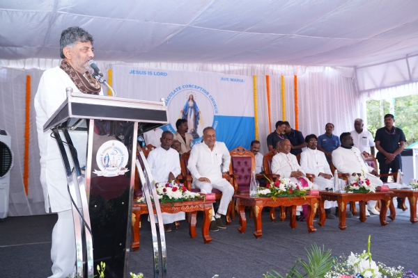 ಕಾರ್ಯಕ್ರಮದಲ್ಲಿ ಮಾತನಾಡಿದ ಮುಖ್ಯಮಂತ್ರಿ ಕಾರ್ಯಕ್ರಮದಲ್ಲಿ ಮಾತನಾಡಿದ ಮುಖ್ಯಮಂತ್ರಿ