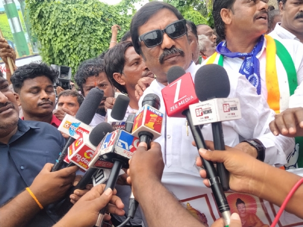 ಕಾಂಗ್ರೆಸ್ ಮತ್ತು ಕಾಂಗ್ರೆಸ್ಸಿಗರು ಸಚಿವ ಬಿ. ನಾಗೇಂದ್ರ ಜೊತೆಗಿದ್ದಾರೆ :
