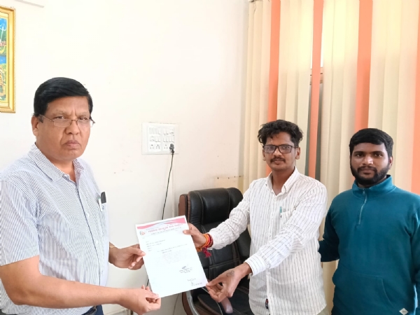 ಮಾಲೂರು ತಾಲ್ಲೂಕು ಲಕ್ಕೂರು ಸಾರ್ವಜನಿಕ ಆಸ್ಪತ್ರೆಗೆ ಅಗತ್ಯ ಸಿಬ್ಬಂದಿ ನೇಮಕ ಮಾಡುವಂತೆ ಒತ್ತಾಯಿಸಿ ಗಾನಸುಧಾ ಸಾಂಸ್ಕೃತಿಕ ಅಧ್ಯಕ್ಷ ಗೌತಮ್ ರವರು ಮಾಲೂರು ತಾಲ್ಲೂಕು ಆರೋಗ್ಯ ಅಧಿಕಾರಿಗೆ ಮನವಿ ಸಲ್ಲಿಸಿದರು. ಮಾಲೂರು ತಾಲ್ಲೂಕು ಲಕ್ಕೂರು ಸಾರ್ವಜನಿಕ ಆಸ್ಪತ್ರೆಗೆ ಅಗತ್ಯ ಸಿಬ್ಬಂದಿ ನೇಮಕ ಮಾಡುವಂತೆ ಒತ್ತಾಯಿಸಿ ಗಾನಸುಧಾ ಸಾಂಸ್ಕೃತಿಕ ಅಧ್ಯಕ್ಷ ಗೌತಮ್ ರವರು ಮಾಲೂರು ತಾಲ್ಲೂಕು ಆರೋಗ್ಯ ಅಧಿಕಾರಿಗೆ ಮನವಿ ಸಲ್ಲಿಸಿದರು.