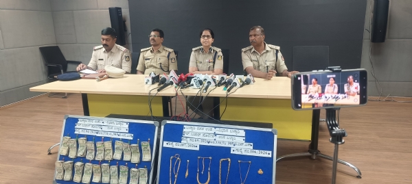 ನಾಲ್ವರು ಮನೆಗಳ್ಳತನ ಆರೋಪಿಗಳ ಬಂಧನ, ನ್ಯಾಯಾಂಗ ಬಂಧನಕ್ಕೆ ನಾಲ್ವರು ಮನೆಗಳ್ಳತನ ಆರೋಪಿಗಳ ಬಂಧನ, ನ್ಯಾಯಾಂಗ ಬಂಧನಕ್ಕೆ