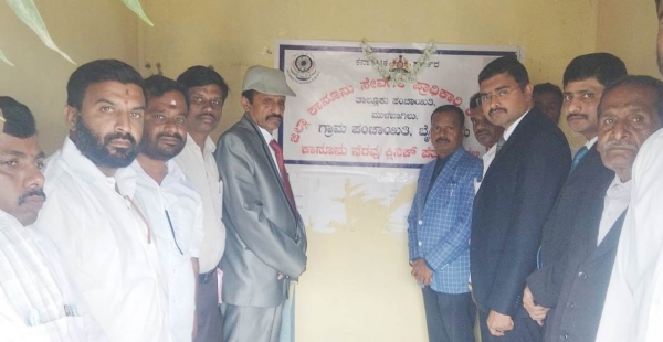 ಮುಳಬಾಗಿಲು ತಾಲ್ಲೂಕಿನ ಬೈರಕೂರು ಗ್ರಾಮ ಪಂಚಾಯಿತಿ ವ್ಯಾಪ್ತಿಯ ಪೆತ್ತಾಂಡಹಳ್ಳಿ ಗ್ರಾಮ ಪಂಚಾಯಿತಿಯಲ್ಲಿ ಕಾನೂನು ಸಲಹಾ ಕೇಂದ್ರವನ್ನು ಜಿಲ್ಲಾ ಕಾನೂನು ಸೇವಾ ಪ್ರಾಧಿಕಾರದ ಸದಸ್ಯ ಕಾರ್ಯದರ್ಶಿ ಪ್ರಭು ನೀಲಾಚಾರಿ ಬಡಿಗೇರ ಉದ್ಘಾಟಿಸಿದರು.