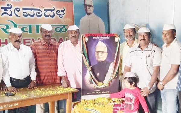 ಕೋಲಾರ ನಗರದಲ್ಲಿ ಭಾರತ ಸೇವಾದಳ ಸಂಸ್ಥಾಪಕ ನಾ.ಸು.ಹರ್ಡೀಕರ್ ರ ೫೧ ನೇ ಪುಣ್ಯಸ್ಮರಣೆಯನ್ನು ಆಚರಿಸಲಾಯಿತು. ಕೋಲಾರ ನಗರದಲ್ಲಿ ಭಾರತ ಸೇವಾದಳ ಸಂಸ್ಥಾಪಕ ನಾ.ಸು.ಹರ್ಡೀಕರ್ ರ ೫೧ ನೇ ಪುಣ್ಯಸ್ಮರಣೆಯನ್ನು ಆಚರಿಸಲಾಯಿತು.