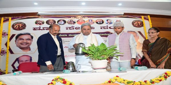 ವಿದ್ಯಾವಂತರು ಜಾತಿ ವ್ಯವಸ್ಥೆ ಮೈಗೂಡಿಸಿಕೊಳ್ಳುವುದು ದುರದೃಷ್ಟಕರ : ಸಿದ್ದರಾಮಯ್ಯ
