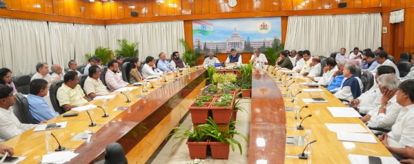 ಶಾಸಕರ ಜೊತೆ ಮುಖ್ಯಮಂತ್ರಿ ಸಭೆ ಶಾಸಕರ ಜೊತೆ ಮುಖ್ಯಮಂತ್ರಿ ಸಭೆ