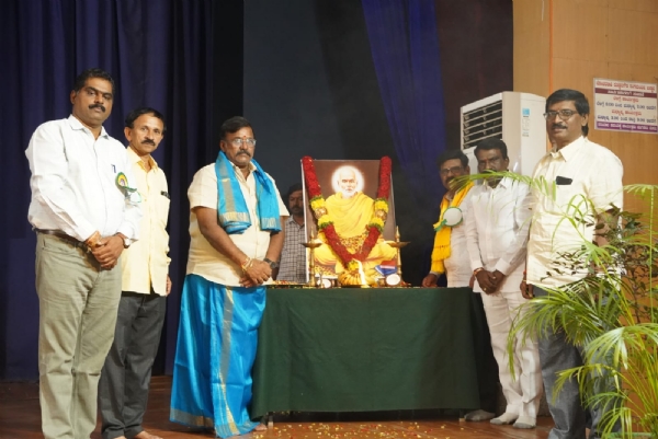 ಸಾಮಾಜಿಕ, ಆರ್ಥಿಕ ಸುಧಾರಣೆಗೆ ನಾರಾಯಣ ಗುರುಗಳ ಕೊಡುಗೆ ಅಪಾರ ಸಾಮಾಜಿಕ, ಆರ್ಥಿಕ ಸುಧಾರಣೆಗೆ ನಾರಾಯಣ ಗುರುಗಳ ಕೊಡುಗೆ ಅಪಾರ