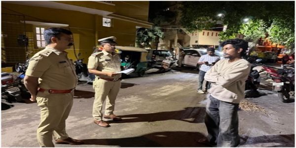 ಬೆಂಗಳೂರಿನ 121 ರೌಡಿ ಶೀಟರ್ಗಳ ಮನೆಗಳ ಮೇಲೆ ಪೊಲೀಸರ ದಿಢೀರ್ ದಾಳಿ