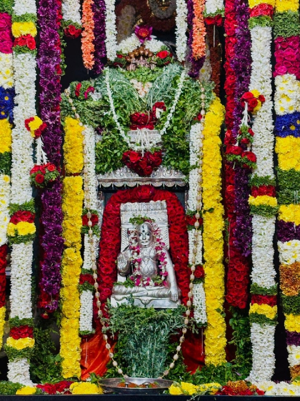 The 355th worship of Sri Raghavendra Swamy, performed with devotion, begins The 355th worship of Sri Raghavendra Swamy, performed with devotion, begins