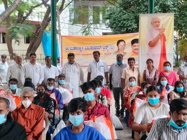 mahalakshmi-layout-mann-ki-baat-viewing-152-tb-patients-nutrition-kits-mla-k-gopalayya