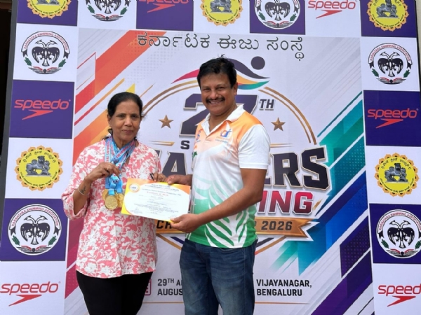 ರಾಜ್ಯ ಮಟ್ಟದ ಮಾಸ್ಟರ್ಸ್ ಈಜು ಸ್ಪರ್ಧೆ: ಬಳ್ಳಾರಿಯ ರಜನಿ ಲಕ್ಕ ಅವರಿಗೆ 5 ಚಿನ್ನದ ಪದಕ ರಾಜ್ಯ ಮಟ್ಟದ ಮಾಸ್ಟರ್ಸ್ ಈಜು ಸ್ಪರ್ಧೆ: ಬಳ್ಳಾರಿಯ ರಜನಿ ಲಕ್ಕ ಅವರಿಗೆ 5 ಚಿನ್ನದ ಪದಕ