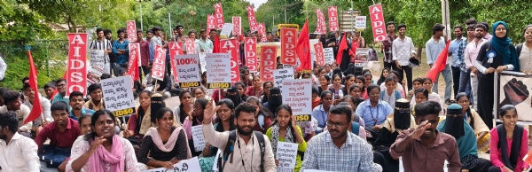 ಬಳ್ಳಾರಿ ಜಿಲ್ಲೆಯಲ್ಲಿ ಬರ : ವಿಎಸ್ಕೆಯು ಶುಲ್ಕ ಹೆಚ್ಚಳ ಖಂಡನೆ