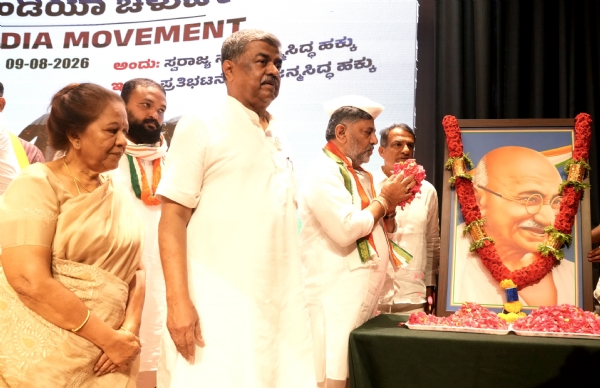 ಸಿಎಂ ಪುಷ್ಪ ನಮನ