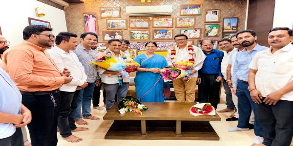 ನೂತನ ಜಿಲ್ಲಾ ಕಾಂಗ್ರೆಸ್ ಅಧ್ಯಕ್ಷರಿಗೆ ಲಕ್ಷ್ಮೀ ಹೆಬ್ಬಾಳಕರ್ ಅಭಿನಂದನೆ