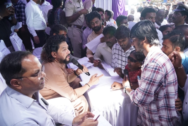 ರೂಪನಗುಡಿ : ಪ್ರಜಾಸೇವೆಯಲ್ಲಿ ಕೌಂಟರ್ಗಳ ವ್ಯವಸ್ಥೆ