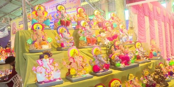 ಮಣ್ಣಿನ ಗಣೇಶನ ಖರೀದಿ ಭರಾಟೆ: ಪರಿಸರ ಸ್ನೇಹಿ ಮೂರ್ತಿಗಳಿಗೆ ಹೆಚ್ಚಿದ ಬೇಡಿಕೆ