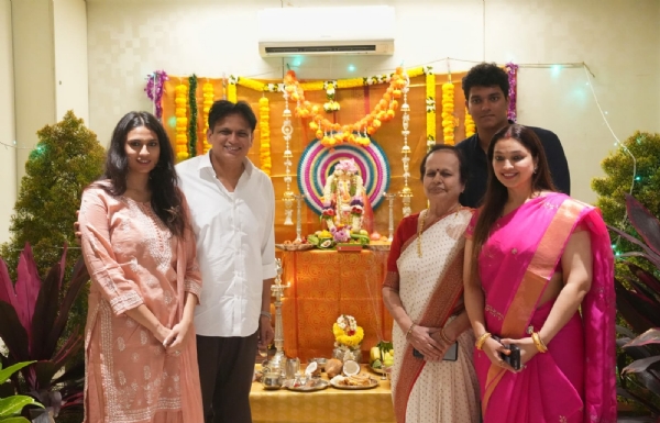 ಕುಟುಂಬದೊಂದಿಗೆ ಗೌರಿ–ಗಣೇಶ ಹಬ್ಬ ಆಚರಿಸಿದ ಸಚಿವ ಡಾ. ಅಜಯ್ ಧರ್ಮಸಿಂಗ್ ಕುಟುಂಬದೊಂದಿಗೆ ಗೌರಿ–ಗಣೇಶ ಹಬ್ಬ ಆಚರಿಸಿದ ಸಚಿವ ಡಾ. ಅಜಯ್ ಧರ್ಮಸಿಂಗ್