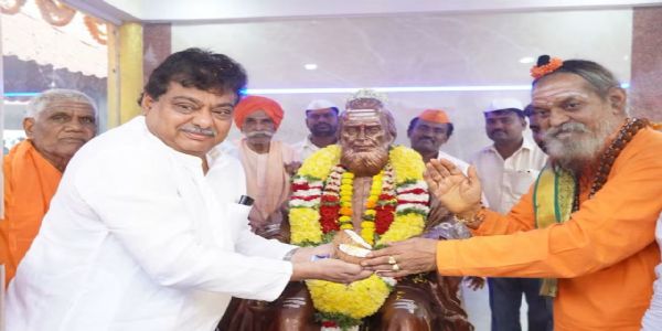 ಬಬಲೇಶ್ವರದಲ್ಲಿ ಶ್ರೀ ಶಾಂತವೀರ ಶಿವಯೋಗಿಗಳ ಭವ್ಯ ಕಂಚಿನ ಪುತ್ಥಳಿ ಅನಾವರಣ
