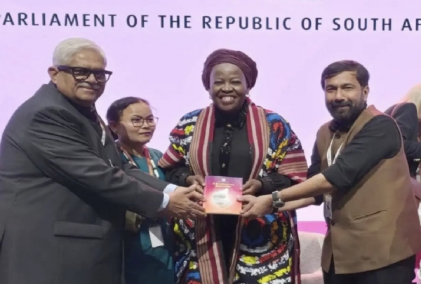 69th-Commonwealth-Parliamentary-Conference-South-Africa-Speaker-presented-A-Brochure-on-Karnataka