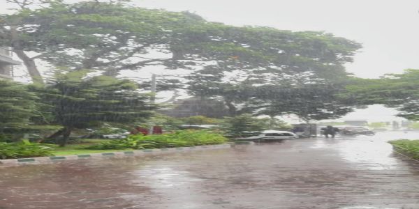 ಬೆಂಗಳೂರಿಗೆ ತಂಪೆರದ ಮಳೆ; ಹಲವೆಡೆ ಸಂಚಾರ ವ್ಯತ್ಯಯ