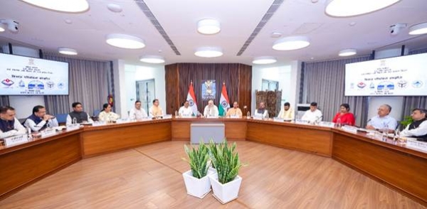 दिल्ली में आयोजित बैठक में गृह मंत्री शाह और अन्य गणमान्य व्यक्ति