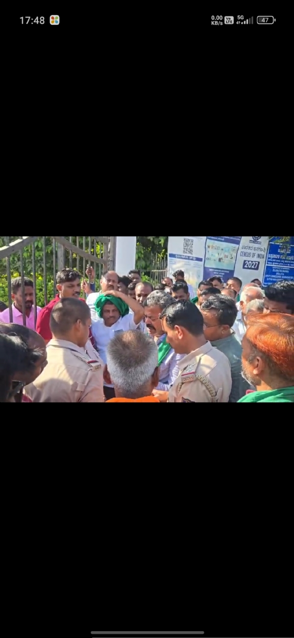 Davangere-Bhadra-Right-Bank-Canal-Water-Release-Demand-Renukacharya-Leads-Protest-Rajadhani-Road-Blockade