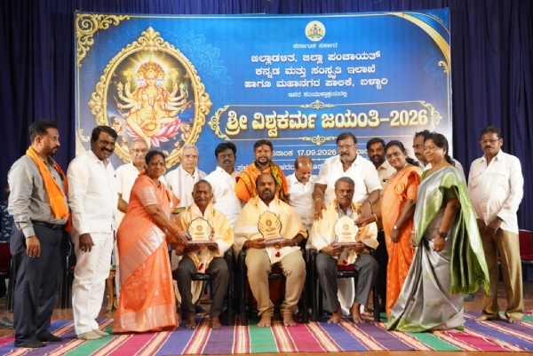 ಕರಕುಶಲತೆಯ ಜೊತೆ ಶಿಕ್ಷಣವೂ ಅನಿವಾರ್ಯ: ಲಿಡ್ಕರ್ ಅಧ್ಯಕ್ಷ ಮುಂಡರಗಿ ನಾಗರಾಜ ಕರಕುಶಲತೆಯ ಜೊತೆ ಶಿಕ್ಷಣವೂ ಅನಿವಾರ್ಯ: ಲಿಡ್ಕರ್ ಅಧ್ಯಕ್ಷ ಮುಂಡರಗಿ ನಾಗರಾಜ